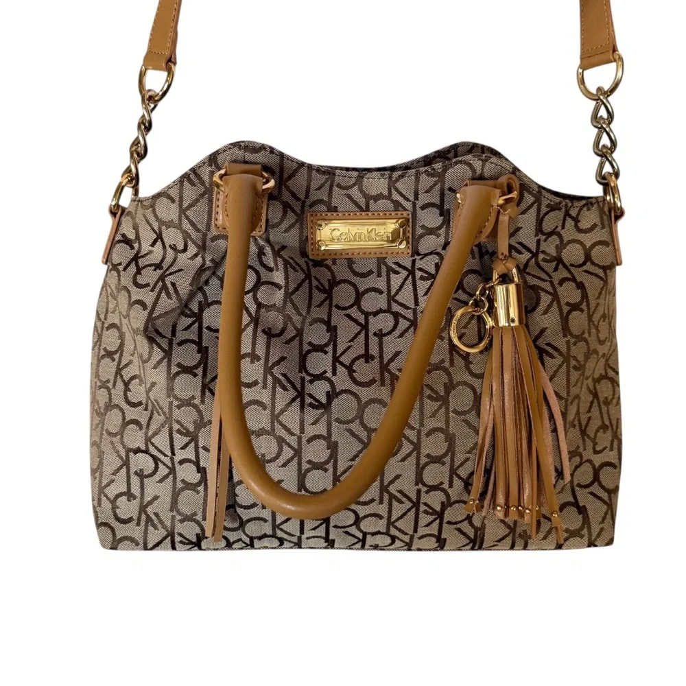 Calvin Klein Canvas khaki and tan signature logo shoulder/crossbody bag. NWOT - Picture 2 of 11